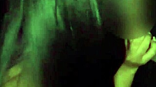 esposa roçando pauzão negro na buceta sem camisinha glory hole... hot! 😈