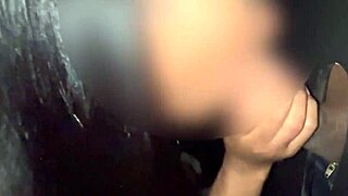 esposa roçando pauzão negro na buceta sem camisinha glory hole... hot! 😈