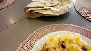 i'm tryin to masturbate my wet pussy so hard now