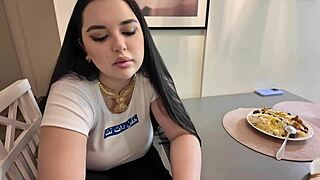 i'm tryin to masturbate my wet pussy so hard now