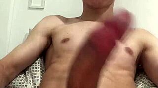 novinho safado brazilian amateur strokes monster cock solo masturbation 😈🍆