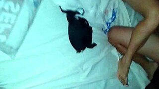 ei casada, quer ver sua buceta sem camisinha levando dois machos de uma vez?