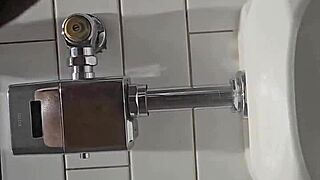 ebony granny pisses wet pussy at i-95 rest stop