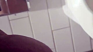 ebony granny pisses wet pussy at i-95 rest stop