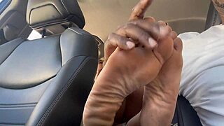 damn this hood white chick's dirty teen feet got me trippin' 👣😈🦶