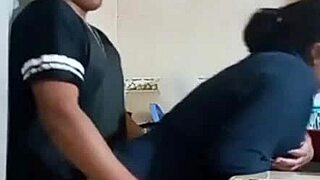 ¡Mi Empleada Doméstica Me Tienta con su Culo Grande Antes de que mi Esposa Nos Pille!