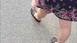 Street puta flashes upskirt tease