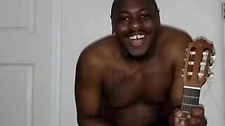 girl keeps singing and dancing freely online