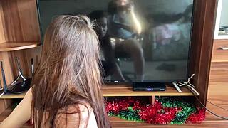 stepsis cleans house then sucks stepbro's throbbing dick dry! 🍆😏💦