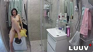 shower cunnilingus makes brunette girlfriend orgasm on cam... hot! 👅💦