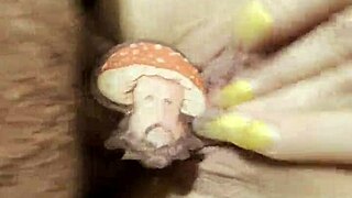 who's ready to cum watching this japanese teen get licked and squirted on outdoors?? 😏👅