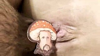 who's ready to cum watching this japanese teen get licked and squirted on outdoors?? 😏👅