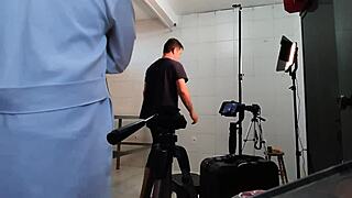 gravação escondida na enfermaria com milf de peitos enormes mamando