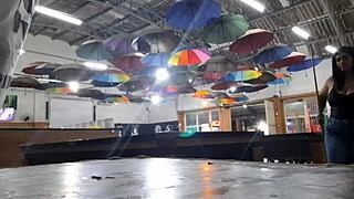 você aguenta essa latina levando vara na capapa no banheiro público?