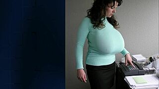 check out this huge boobed bbw milf slut shaking