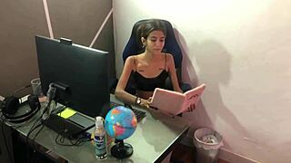 psicologa sexual no aguanta... ve mi verga grande y la follo en su coño apretado 😈🍆💦