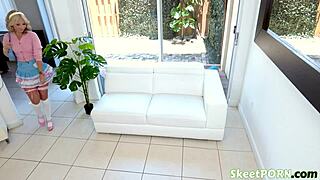 omg cute blonde teen venus rivers deepthroats in first porn!! 😲🍆