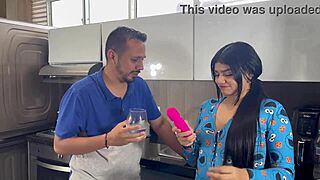 seduzco al plomero en pijama porque mi esposo no me coge diario - mia montiel