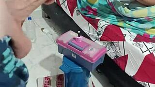 me masturbo watching my wife get her nails done close up