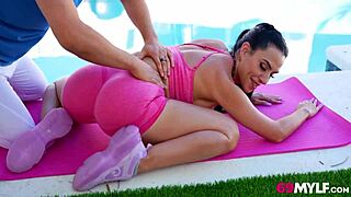 stunning fitness babe sandy love licks pussy cunilingus deepthroat tits workout