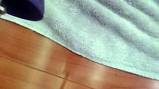 Homemade PAWG Spreads Legs for Machine. Dildo pounds her big pussy hard first time ever.