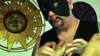 wanna see these sexy feet up close n personal??