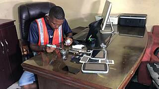 Phone guy turns repair into deep pussy pounding for curvy bbw