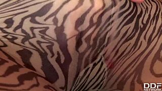 lepidoptera and mya diamond play feet nonstop in pantyhose