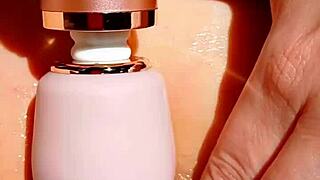 Maturemom fingers spreads her wet bald cunt closeup 😍🔥