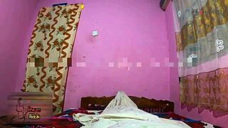 Sri Lankan masseuse sucks fucks big cock 💦😍