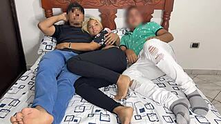 noche de pelicula con mi mejor amigo y su novia latina... me la cojo doggy! 😏💦