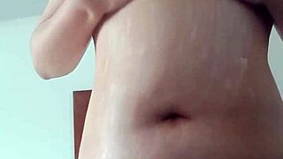 ninfeta safada rubs lotion on body craving hot cum in pussy