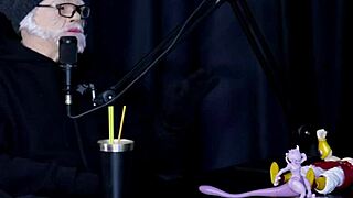 não faria uns fetiches com brinquedinhos? flor de damiana polêmica no see through red 😈🔥