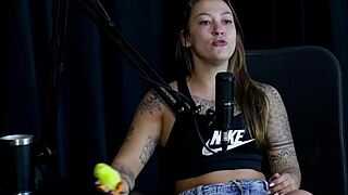 não faria uns fetiches com brinquedinhos? flor de damiana polêmica no see through red 😈🔥