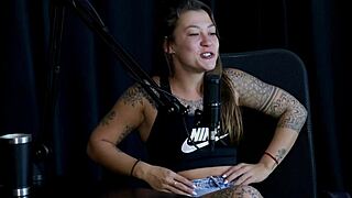 não faria uns fetiches com brinquedinhos? flor de damiana polêmica no see through red 😈🔥