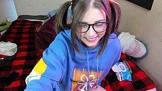 Nerdy glasses girl edges horny pussy with vibrator feet out for webcam viewers