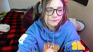 Nerdy glasses girl edges horny pussy with vibrator feet out for webcam viewers