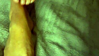 omg i absolutely love my girlfriend's cute little 18+ feet!!