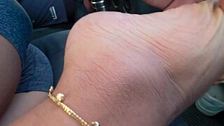 hey babe i rub her feet n big ass right on public street while she chills in my ride