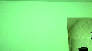 Chubby ninfeta shakes her sexy pussy dancing funk