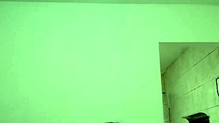 Chubby ninfeta shakes her sexy pussy dancing funk