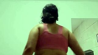 Chubby ninfeta shakes her sexy pussy dancing funk