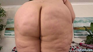 i'm becki butterfly chubby slut riding machine on my fat pussy