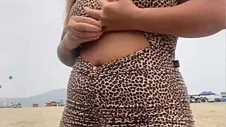 fui só de vestido sem calcinha pra praia... fã veio e rolou putaria