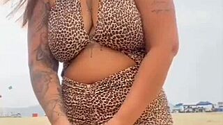 fui só de vestido sem calcinha pra praia... fã veio e rolou putaria