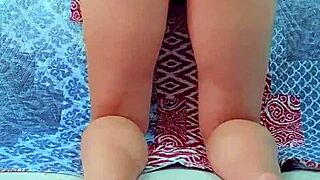 Whoa this cute asian teen babe oils her big ass for anal 😍 homemade couple fun
