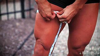 😍 tia marie flexes her muscular biceps while showing off those big tits 💪