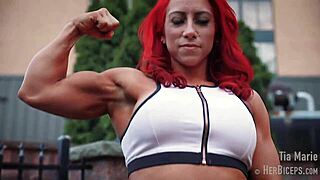 😍 tia marie flexes her muscular biceps while showing off those big tits 💪