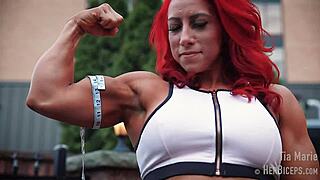 😍 tia marie flexes her muscular biceps while showing off those big tits 💪