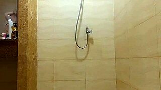 Regina Noir Oils Nude Body in Shower Voyeur Cam